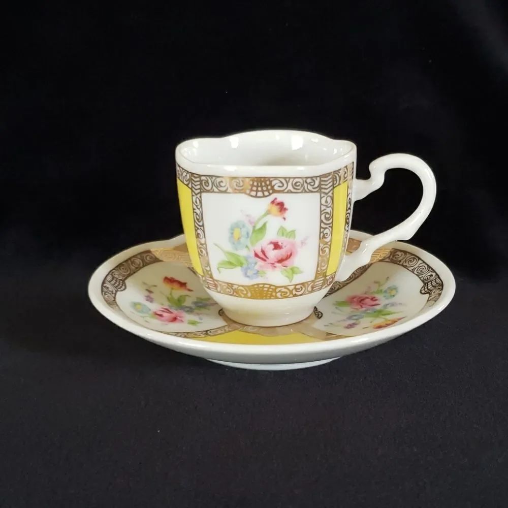 Collectible Vintage Avon European Tradition Cup & Saucer - 1985